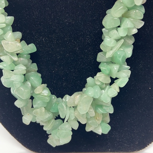 Vintage jade cluster necklace and bracelet set - Picture 3 of 5